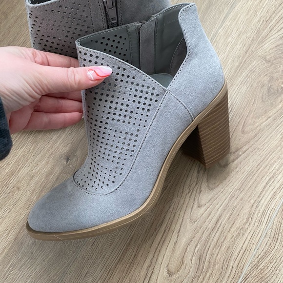 NWT Dolce Vita Gray booties - Picture 2 of 6